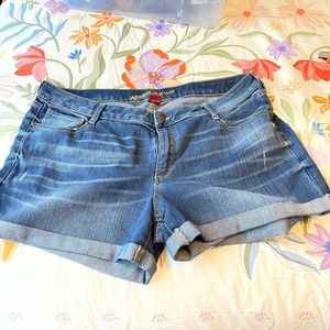 Arizona Jean Shorts, Sz. 19